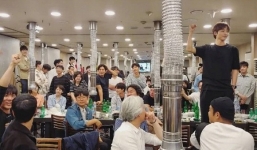 Lộ ảnh Song Joong Ki gầy xơ xác khiến fan lo lắng 