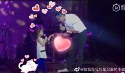 Dương Mịch liệu có xấu hổ khi Lưu Khải Uy làm điều này cho con gái
