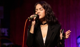 Dẫn theo con gái đi diễn, Phạm Quỳnh Anh nói một câu ai cũng xót xa