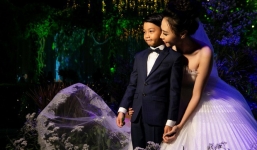 Đàm Thu Trang luôn nắm chặt tay Subeo trong đám cưới với Cường đô la