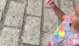 Tăng Thanh Hà bất lực trước sự cố ngoài mong muốn làm lộ mặt con gái