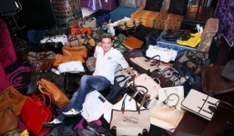 Vung tiền mua đồ không tiếc, Đàm Vĩnh Hưng bất ngờ dặn lòng phải tiết kiệm