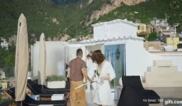 Ngọc Trinh vô tình bị Vũ Khắc Tiệp đưa vào tình thế khó xử