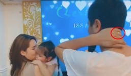 Xuất hiện trong ngày giỗ bố vợ, Hồ Hoài Anh có động thái gây chú ý