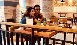 Lộ ảnh Phi Nhung thân mật bên Mạnh Quỳnh nơi đông người gây tranh cãi