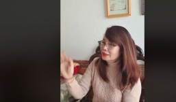 Cô dâu 62 tuổi livestream vô tình để lộ nhan sắc thật hậu đưa chồng đi 'tút tát'