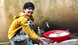 Bữa cơm không thức ăn của H'Hen Niê sau đêm trao lại vương miện HH Hoàn vũ Việt Nam