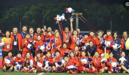 Thủ tướng Nguyễn Xuân Phúc gọi điện chúc mừng ĐT nữ Việt Nam ngay sau trận đấu