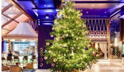 Tin kinh doanh 24h: Cận cảnh cây thông Noel đắt nhất thế giới