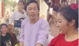 Hoài Linh nói 1 câu khiến đàn em xấu hổ vì đòi 'hôi của' ở nhà thờ Tổ