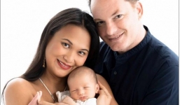 Chồng cũ Hồng Nhung hào hứng khoe quý tử mới sinh bên vợ mới