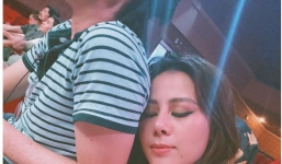 Danh hài Hoài Linh lộ ảnh thân thiết với chân dài showbiz: Danh tính mới bất ngờ