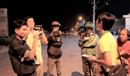 Cảnh sát gay cấn đưa người dân ra ngoài vùng nguy hiểm tiêu diệt Tuấn 'khỉ'