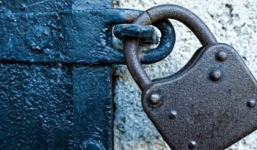 4 căn nhà bị khóa trái cửa, kiểm tra camera phát hiện điều bất ngờ