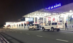 Tin tức pháp luật 24h: Xe biển xanh chở 4 du khách cách ly, Bệnh nhân 17 dùng 2 hộ chiếu 