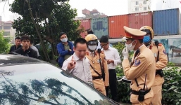 Hà Nội: Nam tài xế say xỉn sẽ bị phạt đến 40 triệu đồng, tước GPLX 24 tháng.