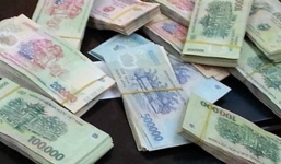 Tin tức pháp luật 24h: Gần 1 tỷ đồng không ai nhận trong chiếc Mazda CX5