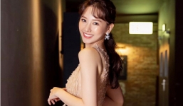 Hari Won diện váy ngồi táo bạo, bàn chân 'hư hỏng' mới khó hiểu