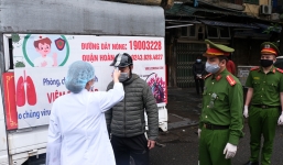 Công an Hà Nội liên tiếp xử phạt nhiều người ra đường vì lý do không cần thiết