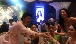 Hương Giang 'tay bắt mặt mừng' với Trang Trần sau ồn ào tố chơi xấu