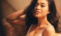 Ái nữ của danh hài Lê Giang 'đu theo trend' dùng gối làm váy, khoe sắc vóc gợi cảm