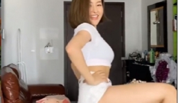 Trâm Anh diện quần siêu ngắn, nhảy táo bạo để lộ khoảnh khoắc kém duyên