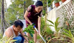 Á hậu Trịnh Kim Chi khoe cuộc sống 'chân lấm tay bùn' trong biệt thự triệu đô