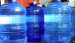 Cô gái bủn rủn phát hiện âm mưu tàn độc của bạn trai qua bình nước