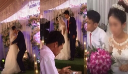Chú rể có hành động quá khích khiến cô dâu và quan khách ngượng chín mặt