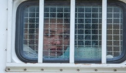 Hot girl Ngọc Miu bật khóc sau khi tuyên án, lặng lẽ nhìn người thân từ phía xa