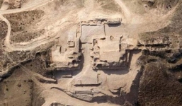 Khai quật mật thất cổ chứa kho báu lớn, phát hiện bí mật 'sởn da gà'