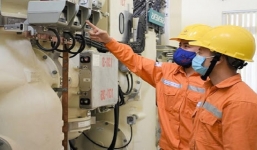 Tin tức kinh doanh 24h: Giá xăng có thể giảm vào ngày mai, Đề xuất điện một giá gần 3.000 đồng/số