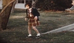 Cô bé biến thành 'người rừng' sau 13 năm cô lập với thế giới bên ngoài