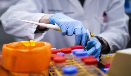 Phát hiện loại thuốc rẻ tiền có thể cứu sống bệnh nhân Covid-19 thở máy