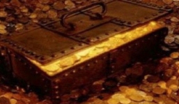 Hồ nước bị cạn để lộ kho báu cổ toàn vàng dưới đáy sông