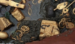 Tìm thấy kho báu vàng, đặc biệt nhất là ấn triện vàng nguyên chất nặng hơn 7kg