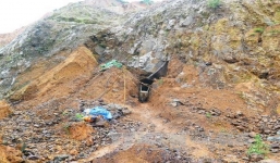 Quảng Bình: Đang đào đất, nhóm công nhân bủn rủn phát hiện 'vật thể lạ'