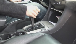 4 thói quen xấu khi lái xe cần bỏ ngay nếu không muốn xế cưng 'nằm một chỗ'