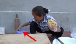 Con trai vừa bị 'sờ gáy', bà Tân Vlog vẫn vô tư làm món ăn với hình dáng kỳ dị, còn mất vệ sinh