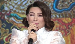 Phi Nhung lao vào kiếm tiền bất chấp sức khỏe vì thương con gái không có bố bên cạnh