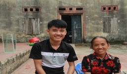 Mặc con trai Hưng Vlog lao đao, bà Tân Vlog vẫn thản nhiên làm điều gây tranh cãi