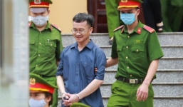 Tin tức pháp luật nóng nhất ngày 21/10: Thanh niên dỡ mái đột nhập trộm đồ, Khởi tố mẹ vứt bỏ con ở ruộng khoai