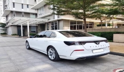 VinFast Lux A2.0 cũ của tỷ phú Phạm Nhật Vượng chỉ còn hơn 900 triệu đồng, khách Việt săn lùng