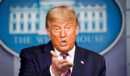 Tổng thống Donald Trump gặp khó khăn khi thêm công ty luật rút khiếu nại