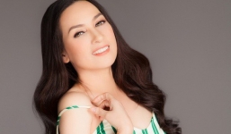 Phi Nhung mặc đồ siêu ngắn, để lộ chi tiết lạ trên cơ thể khiến dân tình choáng ngợp