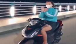 'Hot girl đường phố' lái xe vun vút, buông hai tay học theo Khá Bảnh 'múa quạt' 