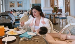 Ôm con gái đi du lịch, Đông Nhi khiến fan trầm trồ trước thần thái của mẹ bỉm