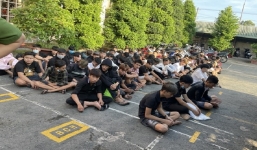 Tin tức pháp luật 24h: Tiền Giang lần đầu khởi tố 'quái xế' đua xe trái phép, Hơn 100 công an đột kích sới gà