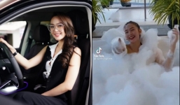 Chân dài từng được xế sang ông Đặng Lê Nguyên Vũ đưa đón vô tư tung clip trong bồn tắm