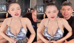 Lương Bằng Quang vội lấy tay che chắn khi Ngân 98 gặp sự cố trang phục trên livestream